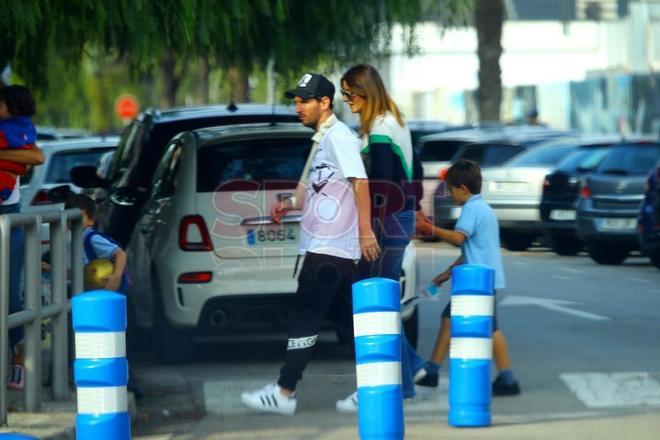 En exclusiva, las primeras fotografías de Messi tras su lesión, con el brazo en cabestrillo