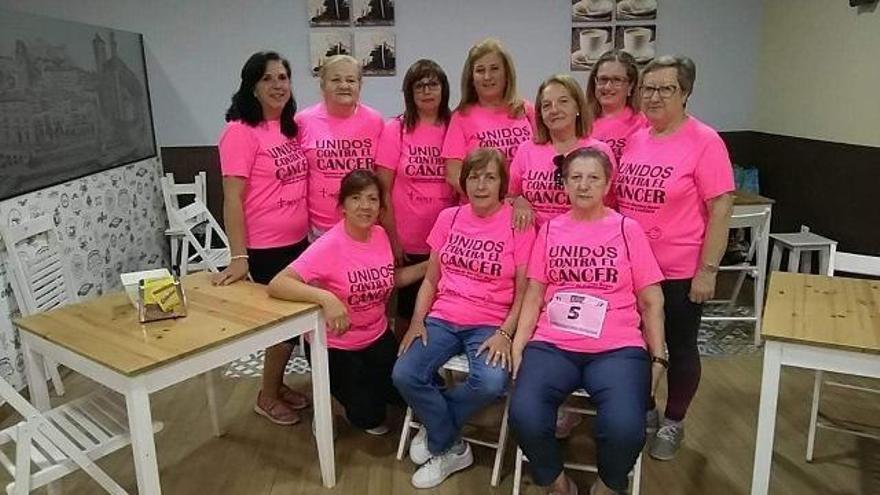 La AECC de Trujillo empezará el lunes a vender las camisetas de la ‘marcha rosa’