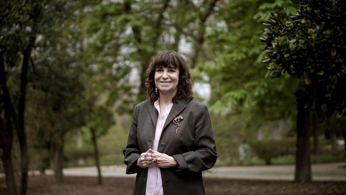 Rosa Montero en el madrileño parque del Retiro, a pocos metros de su casa.