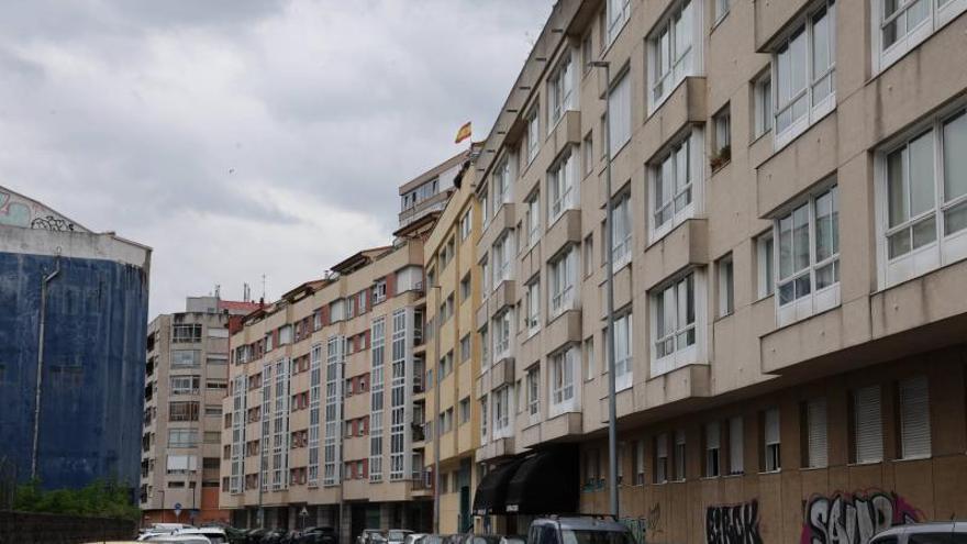 Condenan a un vecino de Vigo a abandonar la vivienda por las continuas molestias al resto de vecinos