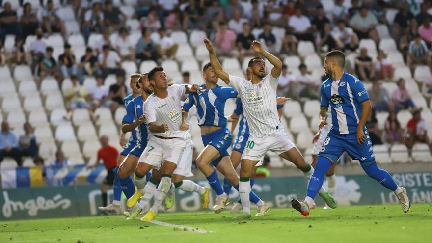 Miguel De las Cuevas junto a Willy Ledesma, en la acción del gol del alicantino ante el Dépor.