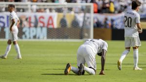 Rüdiger se lamenta durante el PSG - Real Madrid.