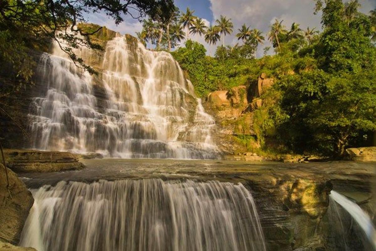Cascadas en la región de Ujung Genteng, al oeste de Java, Indonesia.
