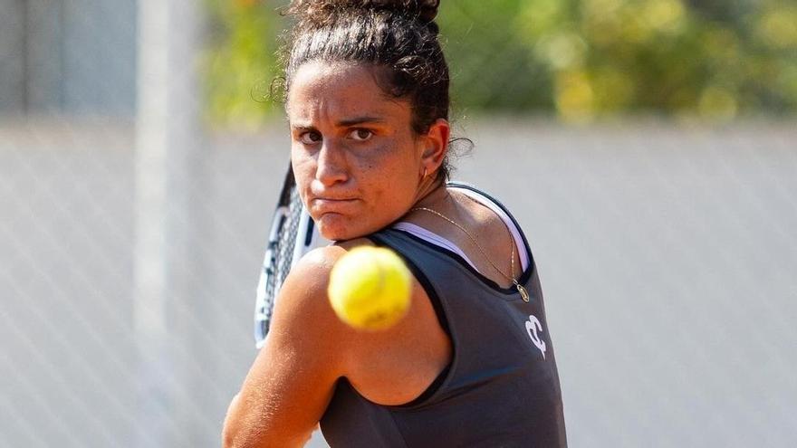 La tenista de Xàtiva Ángela Fita, en un partido.