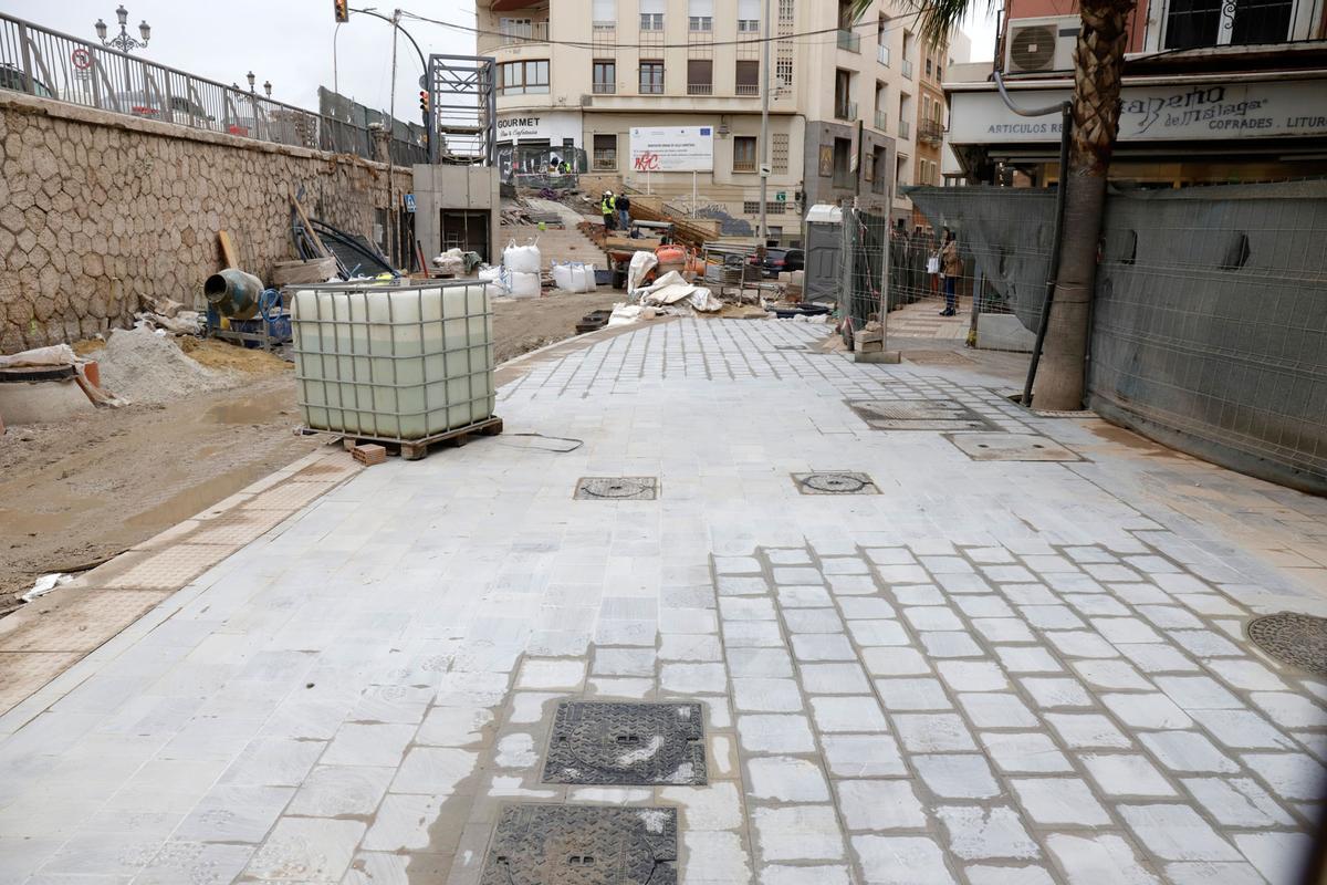 Siguen las obras en la calle Carretería a dos semanas del inicio de la Semana Santa