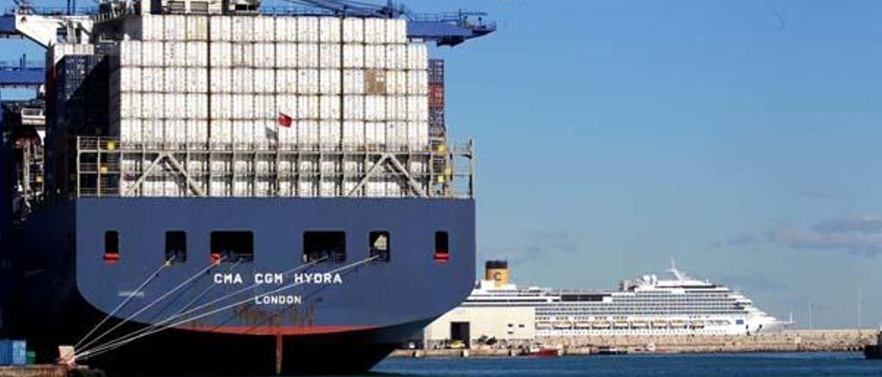 El récord de exportaciones sitúa a Valencia la segunda con mayor superávit comercial