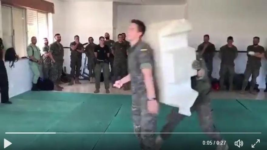 VÍDEO | La Policia Nacional incorpora la tanca de PVC al seu arsenal antidisturbis