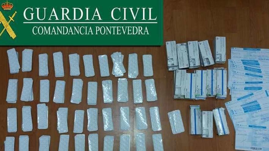 Pastillas incautadas por la Guardia Civil en la AP-9. // Guardia Civil