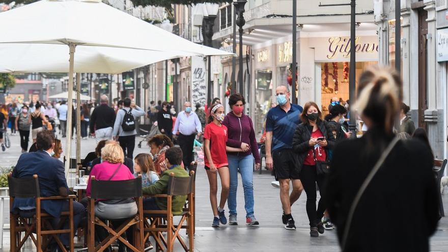 Comercios en la calle de Triana durante la campaña de Navidad y Reyes