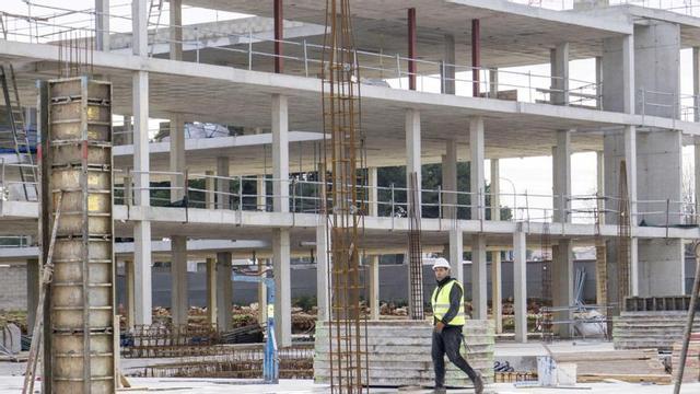 Un edificio en construcción.