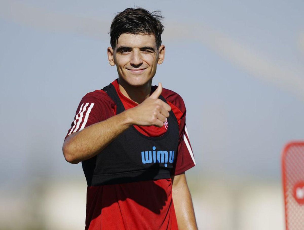 Gonzalo Villar, en un entrenamiento con el Granada. | GRANADA CF