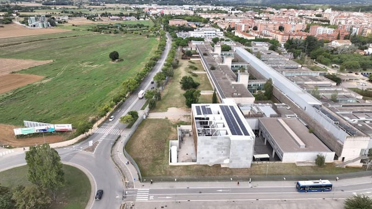 Imatge aèria dels terrenys on s'ha de construir el campus de Salut.