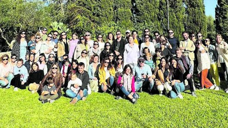 Imagen de los participantes en el curso de vinos solidario.