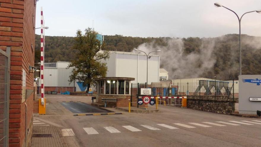 Exterior de la planta de Torraspapel a Sant Joan les Fonts