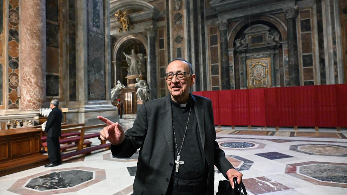 El arzobispo de Barcelona, el cardenal turolense Juan José Omella, en la basílica de San Pedro, en el Vaticano.