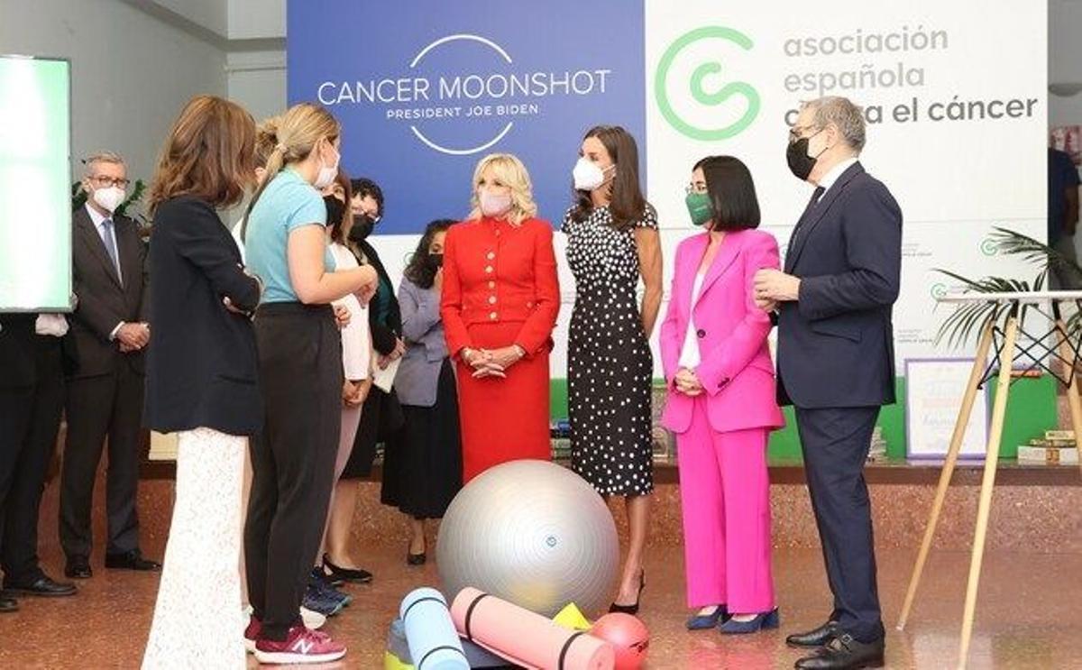 Su Majestad la Reina y la Primera Dama de Estados Unidos dra. Jill Biden han realizado una vista a las instalaciones de la Asociación Española Contra el Cáncer en Madrid