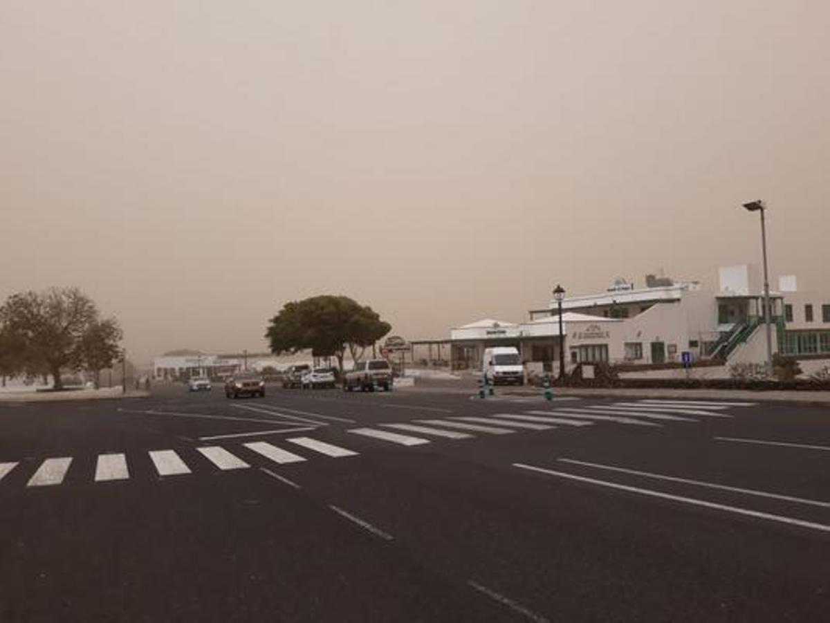 La calima tapona el cielo de Canarias