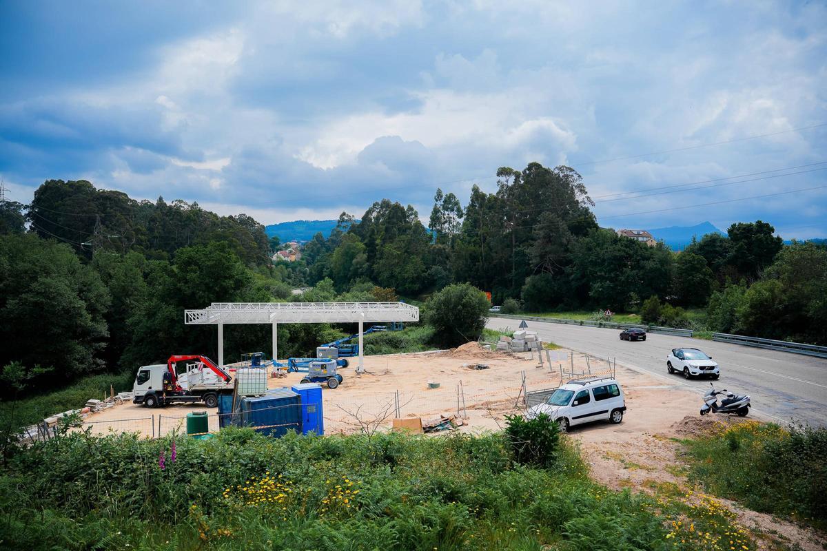 Gasolinera en construcción en Clara Campoamor.