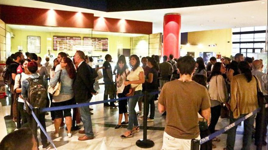 Largas colas en una de las Fiestas del Cine previas.