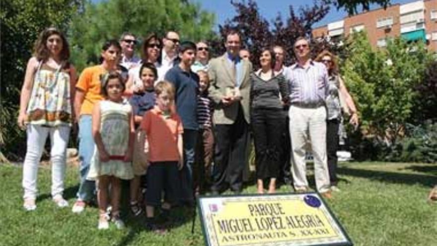 López-Alegría visita el parque con su nombre en Valdepasillas