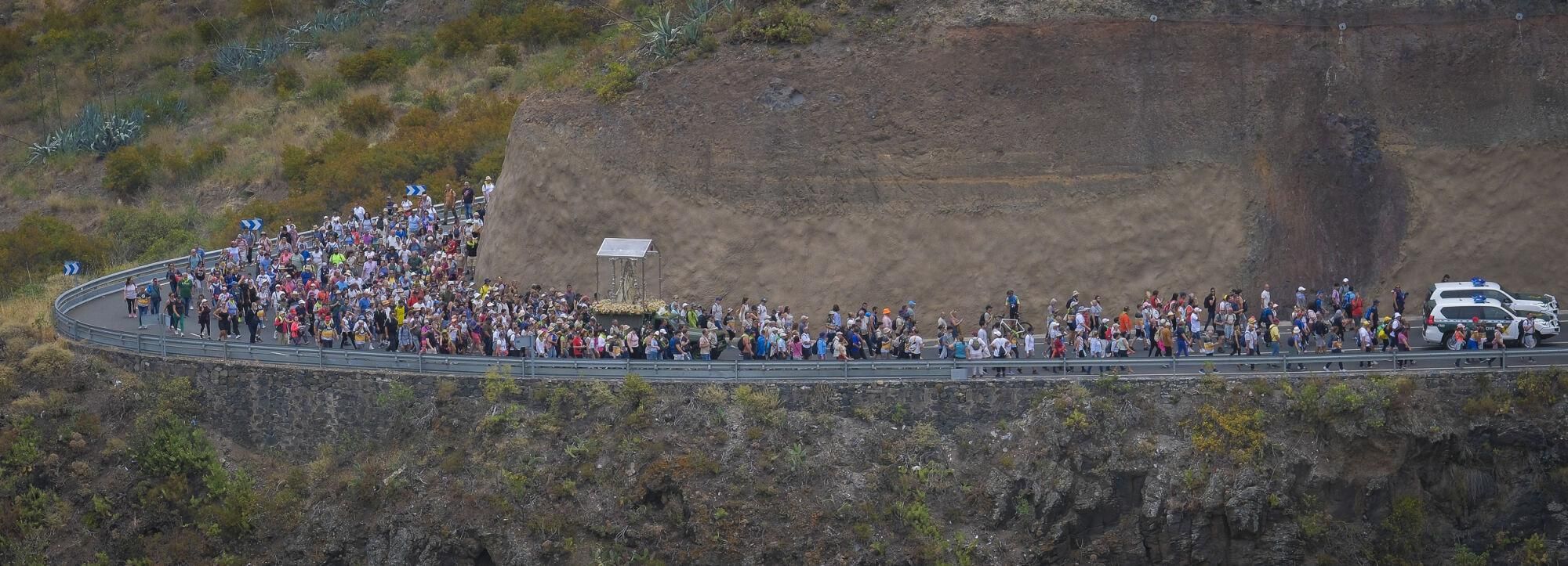 El regreso de la Virgen del Pino a Teror visto desde el aire