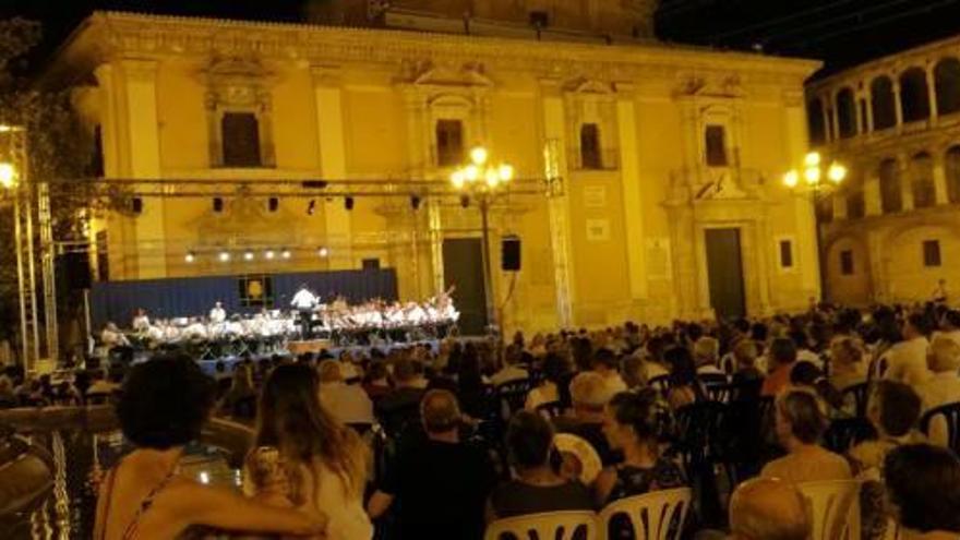 La banda municipal llena la Virgen con su concierto estival