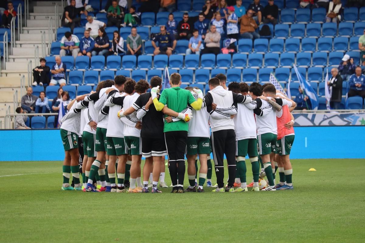 El Cacereño hace piña antes de su partido en Tenerife del pasado sábado.