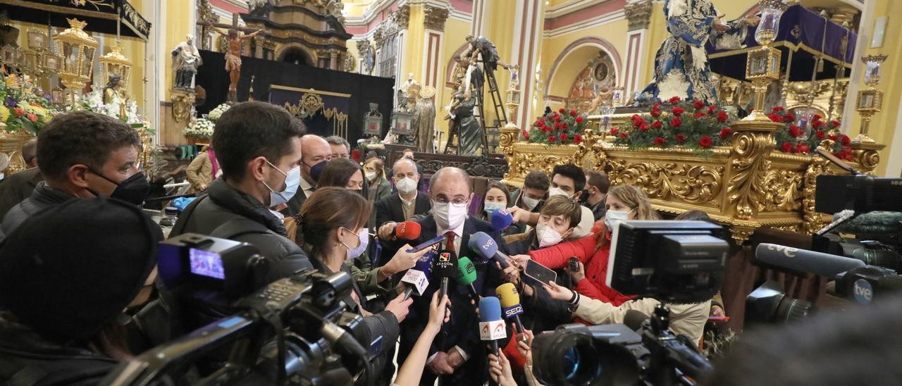 El presidente de Aragón, Javier Lambán, ayer en la iglesia de Santa Isabel de Portugal de Zaragoza.