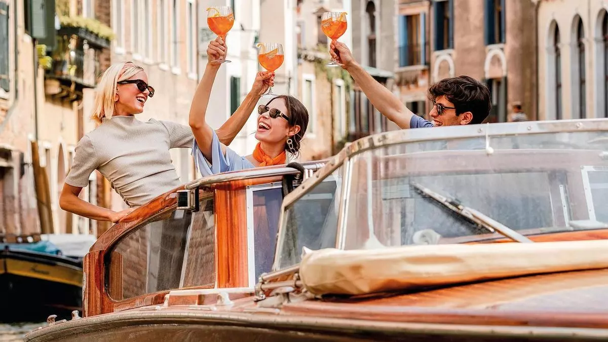 Brindis con estilo: una invitación a vivir con buen gusto