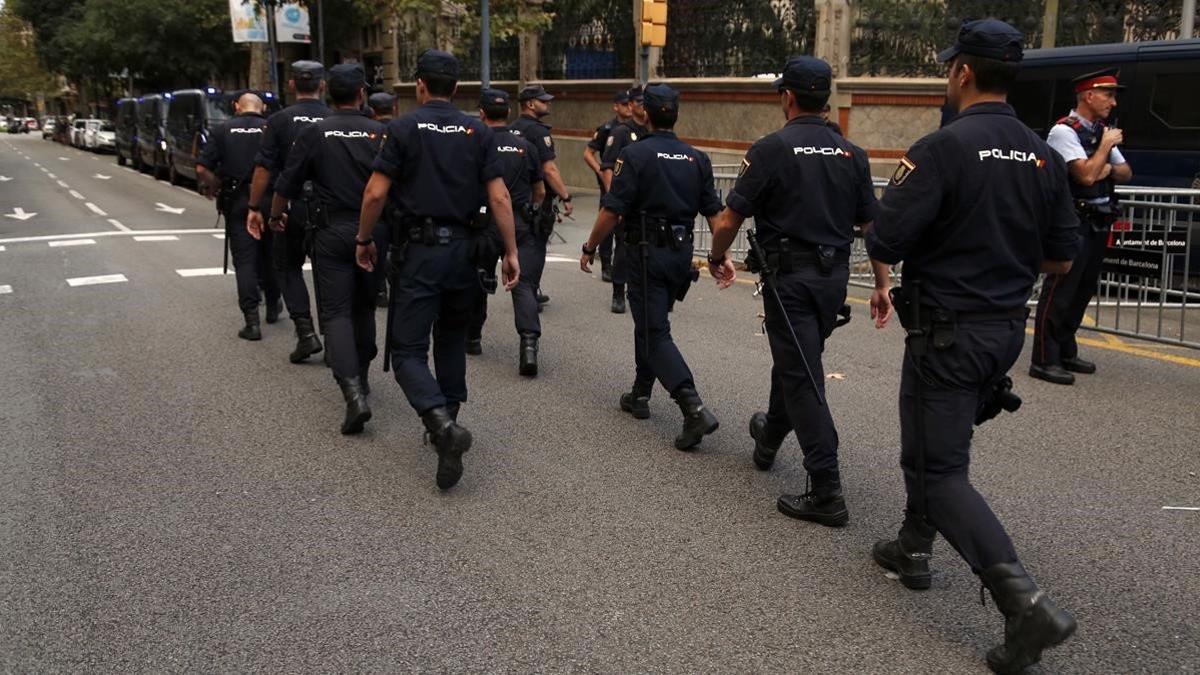 Agentes de la Policía Nacional desplegados en Barcelona para el 1-O, el 25 de septiembre del 2017