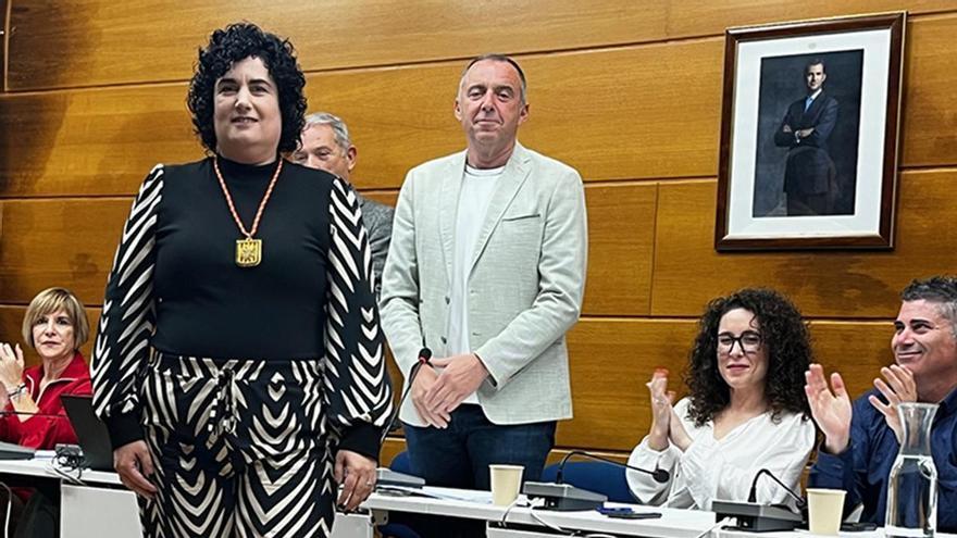 Maria José Sastre Egea toma posesión de su acta de concejala de Compromís en el Ayuntamiento de Altea