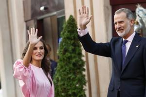 Los Reyes presiden en Oviedo el concierto previo a los Premios Princesa de Asturias