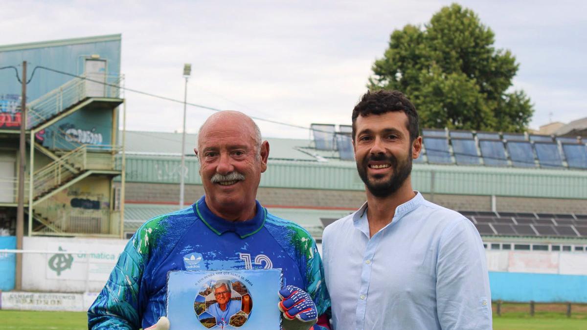 José Manuel Rial, a la izquierda, con el concelleiro de Deportes de Padrón, Luís Mariño.