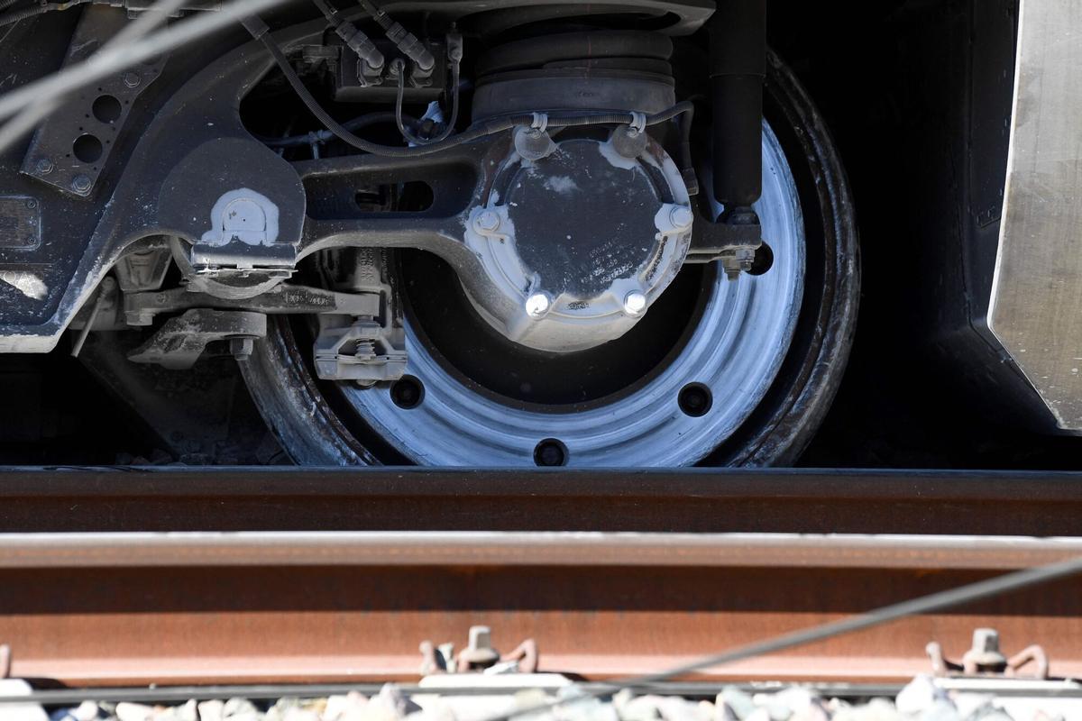 A picture taken on January 20, 2026 shows a wheel of a high-speed Iryo train that derailed and hit another train two days before, in Adamuz, southern Spain. At least 41 people died and more than 120 injured in the deadliest train accident in Spain in over a decade. The crash happened on January 18 evening when a train operated by rail company Iryo travelling from Malaga to Madrid derailed near Adamuz, crossing onto the other track where it crashed into an oncoming train, which also derailed. (Photo by CRISTINA QUICLER / AFP)