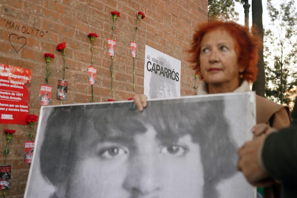 Ofrenda floral en homenaje a Manuel José García Caparrós por el 48 aniversario de su asesinato