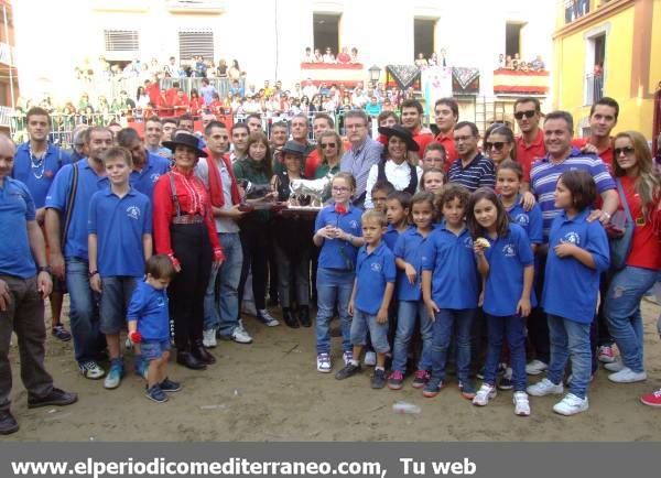 Almassora al completo sale a la calle en su primer día de festejos taurinos