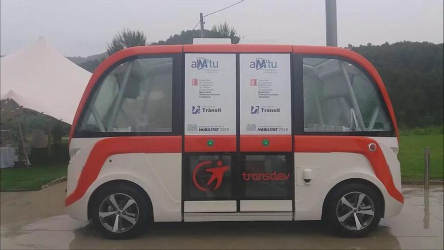 El bus del futur, elèctric i sense conductor, es presenta a Castellolí