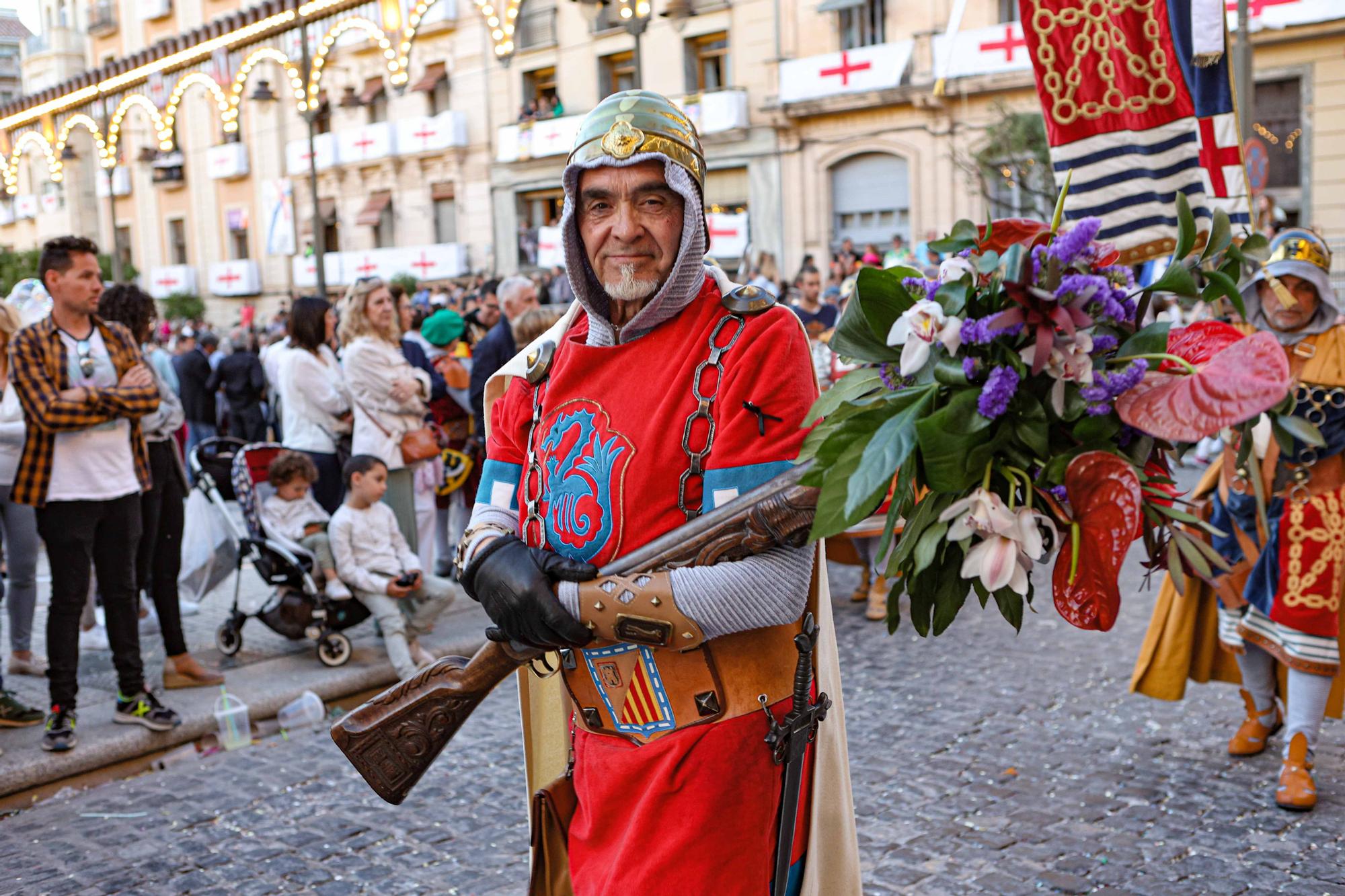 La solemne procesión marca el ecuador de la Trilogía en Alcoy