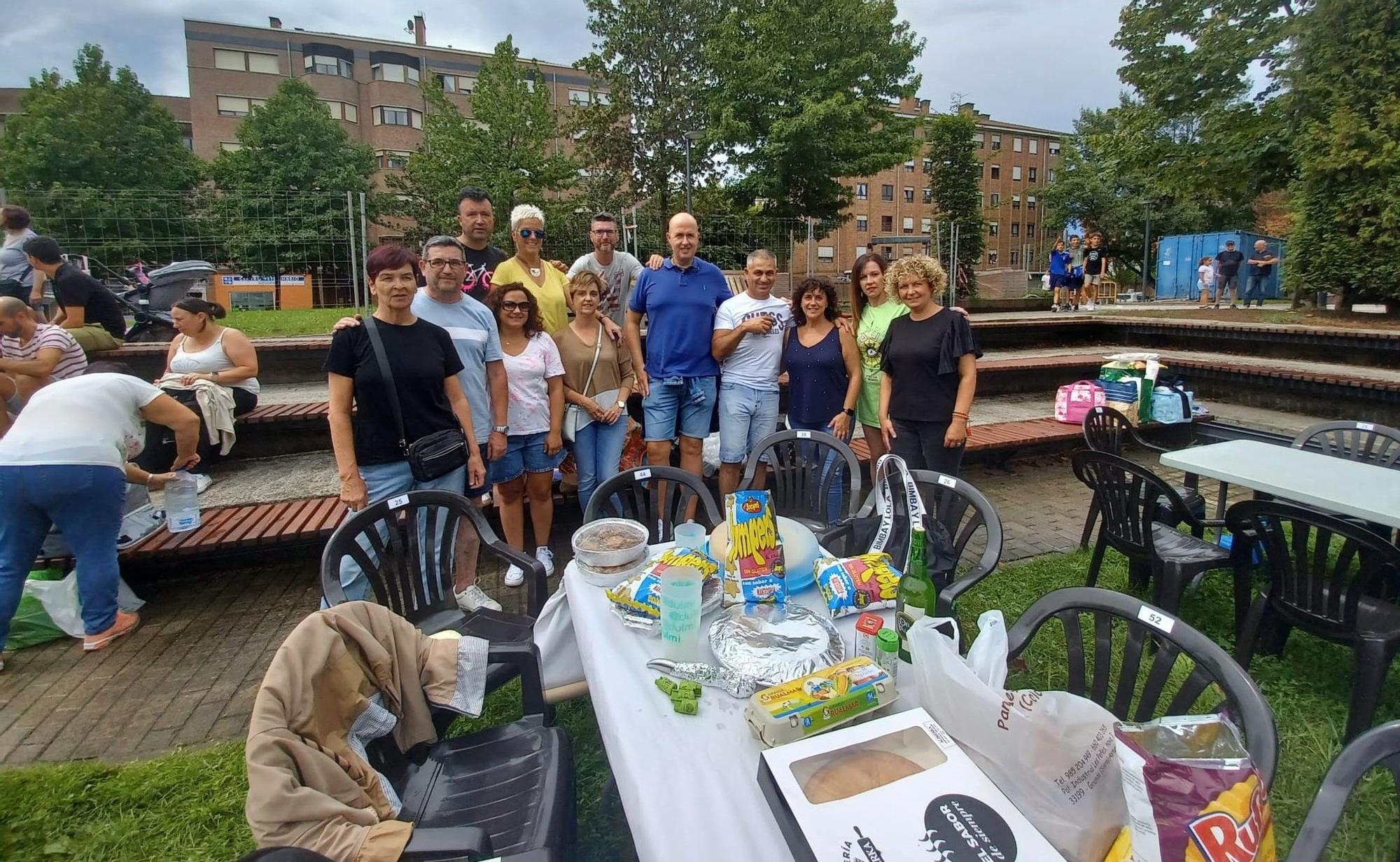 Lugones celebra su comida en la calle: "Que no falte la fiesta, que ya nos hacía falta"