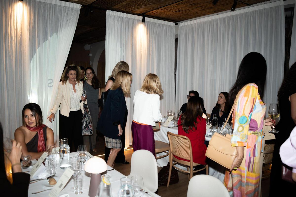 Socias e invitadas a la cena (in)visibles, en Juno House