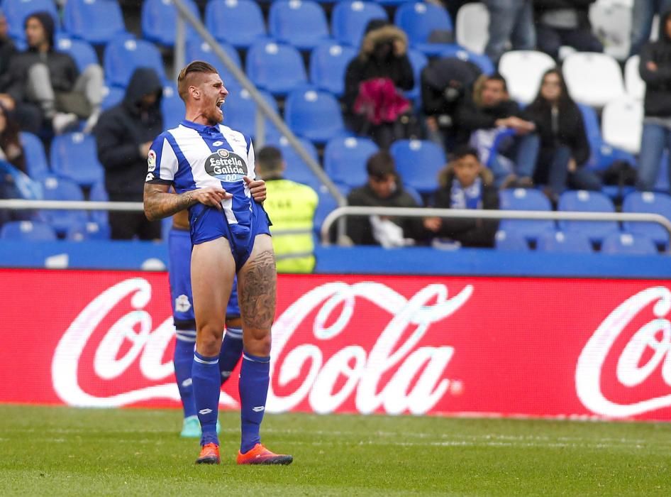 El Dépor cae en el descuento ante el Sevilla