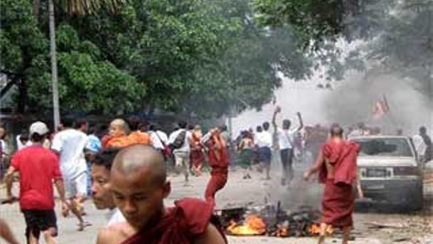 Un muerto y un herido en las nuevas protestas en Birmania