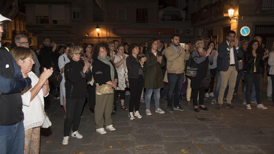 Unes 150 persones donen suport a Adriana Delgado pel judici contra la mesa del Parlament