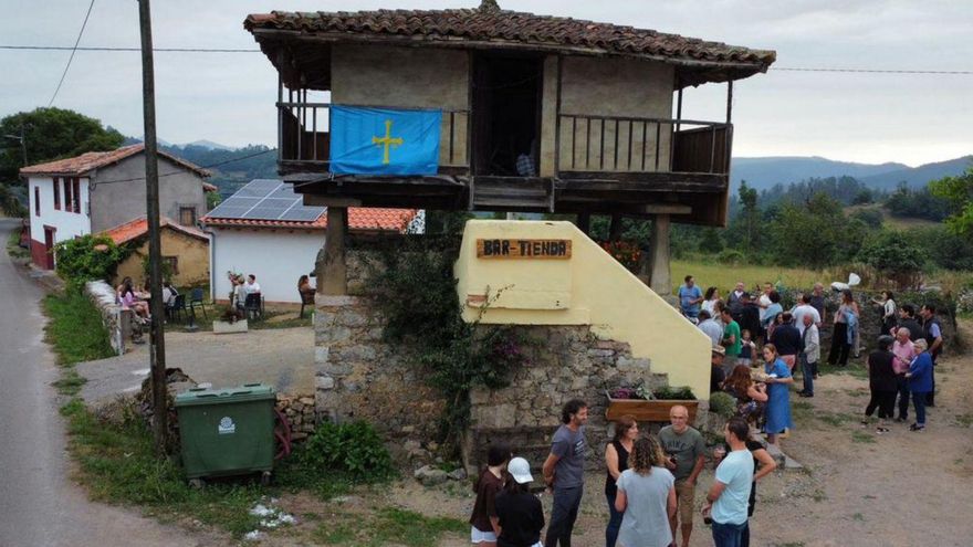 La Tabierna Alborada, por fuera, el día de su inauguración. | JOSÉ PLATA