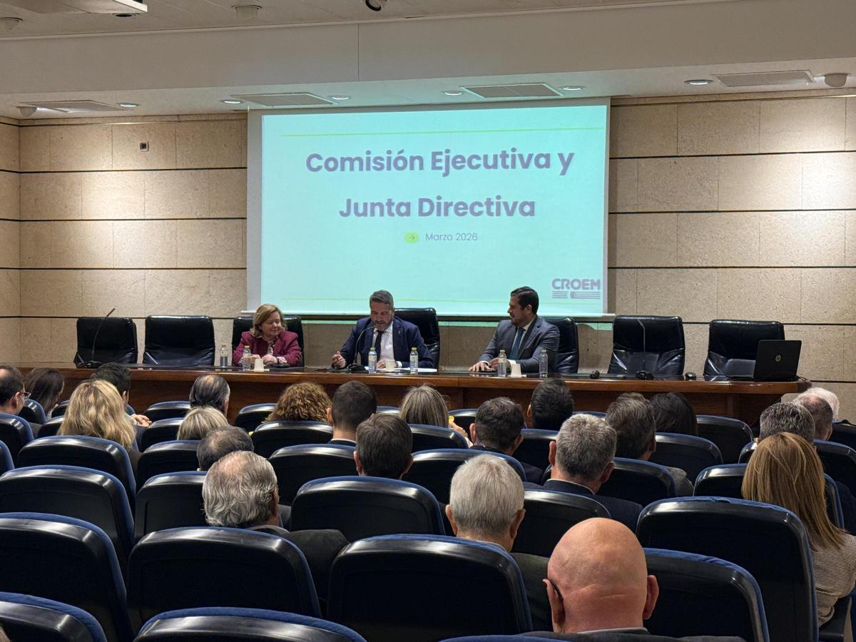 Un momento del encuentro celebrado este lunes en Croem, con la intervención de su presidente, Miguel López Abad.