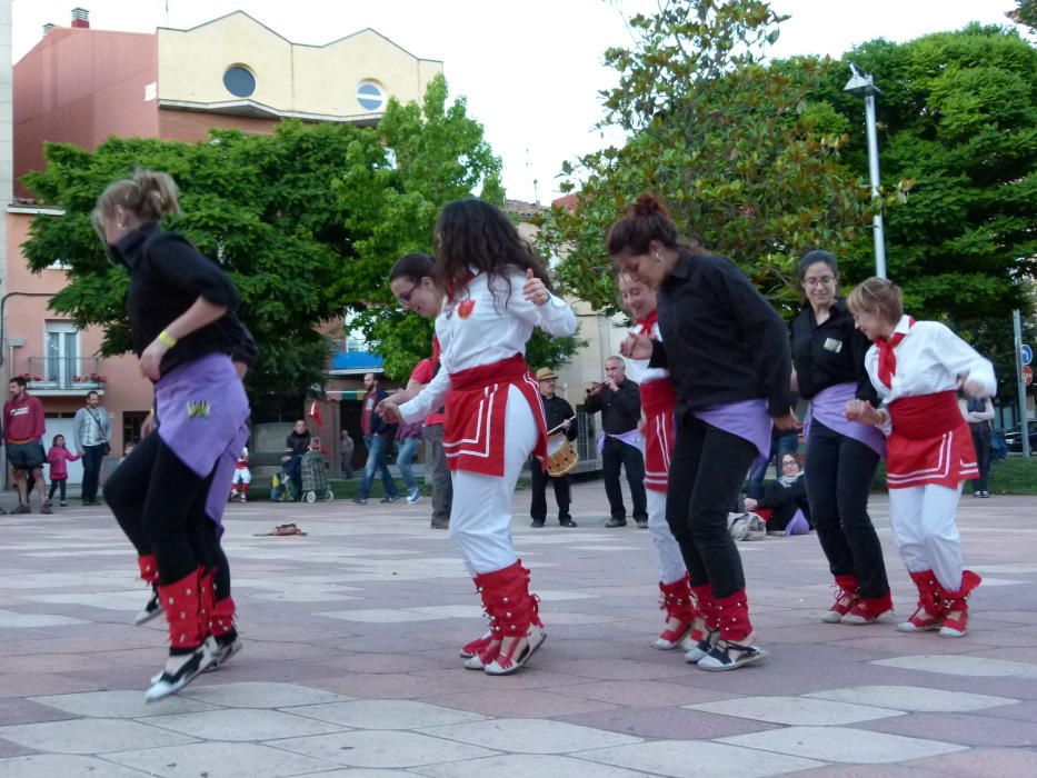 Colles dels Bastoners de Copons i els CBA Manrússia Van del Pal de Manresa en la trobada de colles bastoners del Desfolca’t