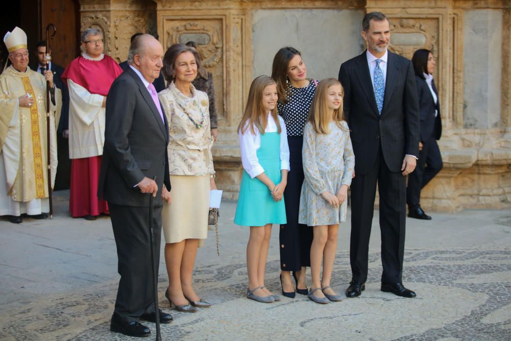 Die spanische Königsfamilie beim Ostergottesdienst