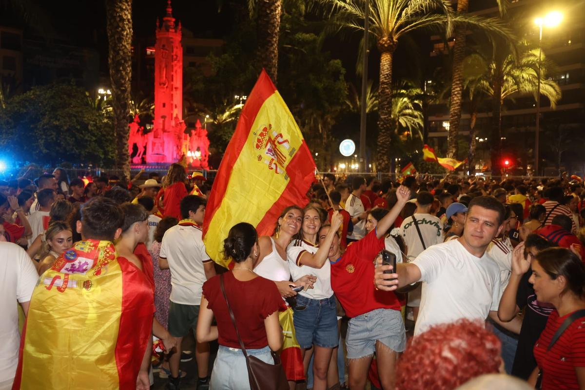 Las mejores imágenes de la celebración de la victoria de España en Alicante