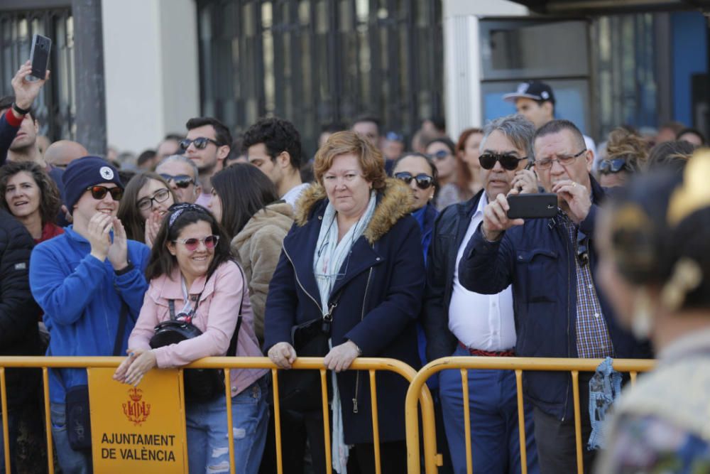 Búscate en el público de la mascletà del 1 de marzo