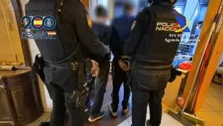 Detenidas cuatro personas tras desmantelar dos narcopisos en los barrios vigueses de Coruxo y Navia